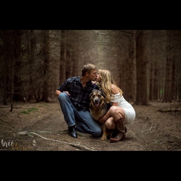 Off the shoulders white, lace dress - Picture 2 of 6